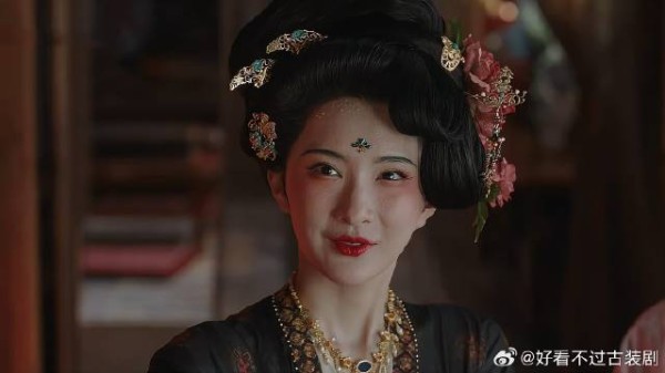芸娘遇刺后中了毒,幸好牡丹懂医术,危急关头救她一命