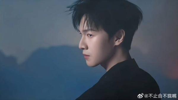 李昀锐化妆师评论区被屠了,粉丝不满糖被截胡,指责她暗恋李昀锐