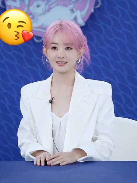 赵丽颖换发色美瞳亮相,造型惊艳引注目
