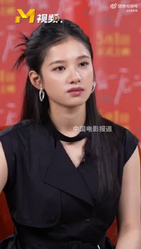 张婧仪回应地母称呼,分享餐厅体验生活经历
