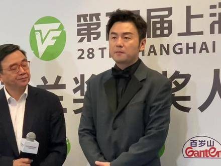 雷佳音丁勇岱白玉兰后台受访称人世间剧组全员实至名归