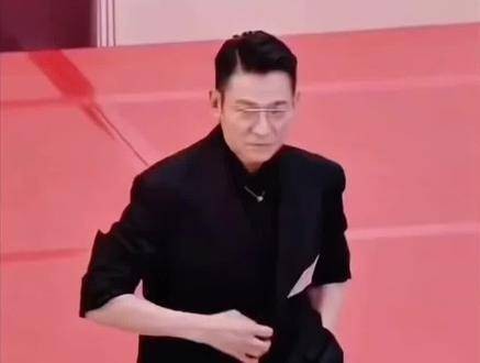 一生都散发着迷人魅力的男士！天王巨星刘德华