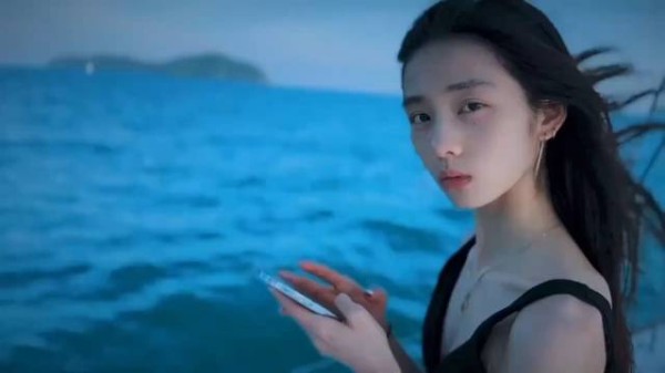 黄多多进军影视圈!结合父母黄磊孙莉优点,忧郁气质惹人注目!