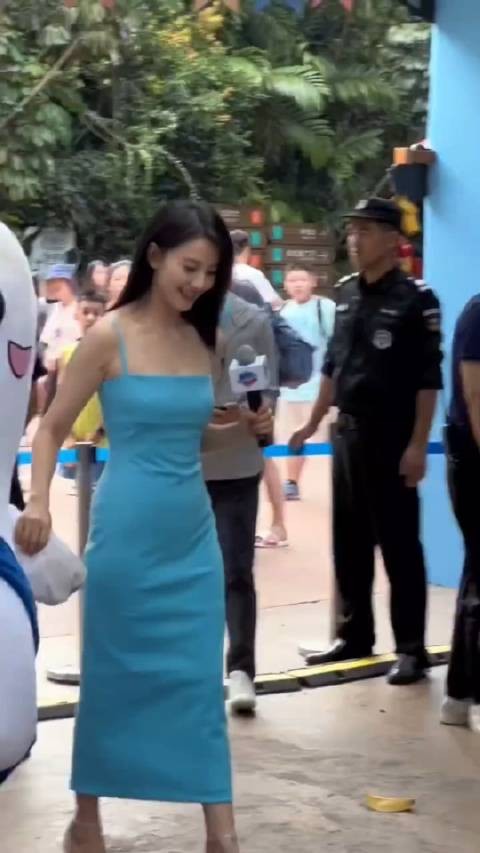 高圆圆活得很清醒,她坦言“我知道我天花板在哪儿,但我还是愿意为之去努力”
