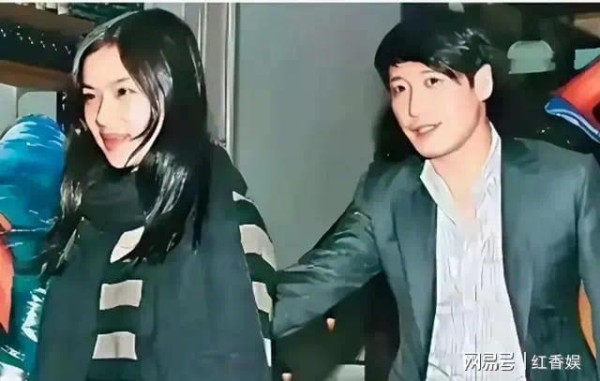 她当年宁愿嫁破产老头，也不愿意跟黎明过，如今44岁过得凄凄惨惨