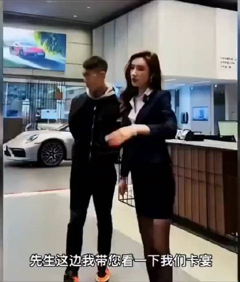 卡宴的后备箱门不是电动的吗?