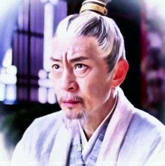 “在遥远的追梦路上，你化作了我的光芒”
