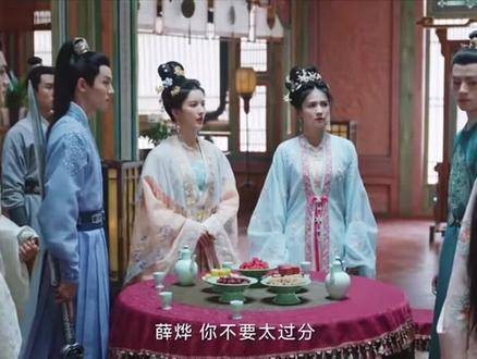 薛烨实在太差劲，居然对女性动手，典型的欺软怕硬