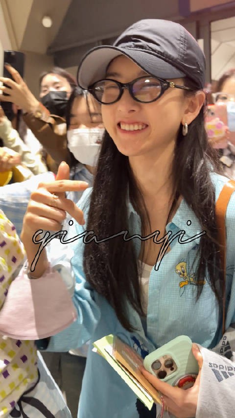 你们一个个岁数不小了,不要叫我姐姐!