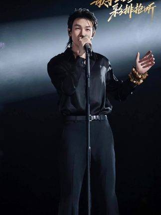 嘘，别声张，我偷偷把白举纲的《河流》首发版分享给你！