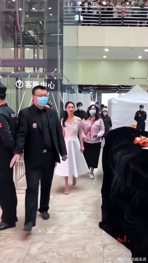 以前不了解黄圣依的时候以为她高攀了杨子,现在才发现不是这样