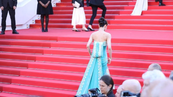 舞剧电影《只此青绿》领衔主演孟庆旸受巴黎欧莱雅邀请现身戛纳红毯