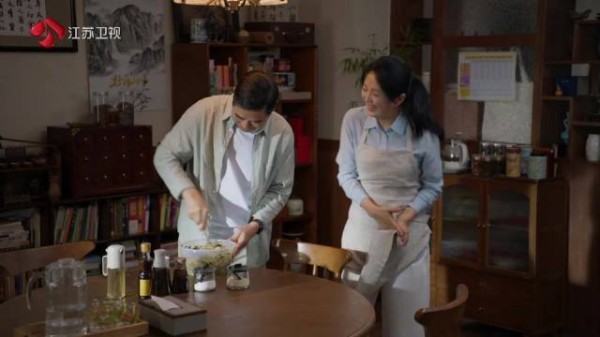 连亦怜一早为沈黛做她爱吃的蛋饺,为她践行