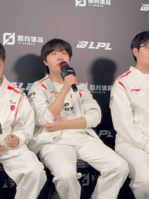 Q：第二局拿出了男刀打野，是出于什么考虑？
