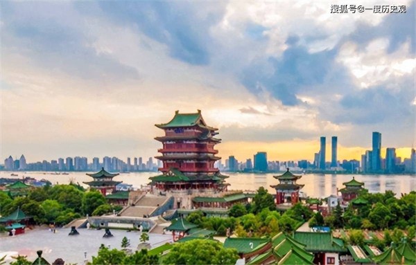 王勃的《滕王阁序》中，滕王到底是谁？上学时语文老师为啥不讲？
