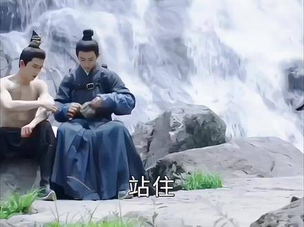 现在才懂得萧蘅为何让姜梨低下头，原来是因为他光着上身坐在低处呀