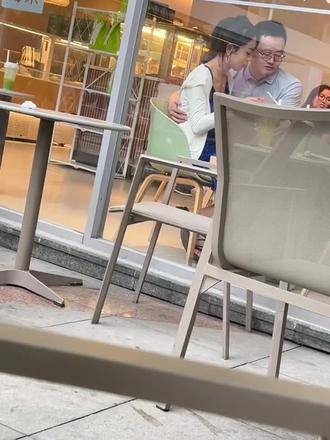 只要我不觉尴尬，就无人能使我觉得尴尬