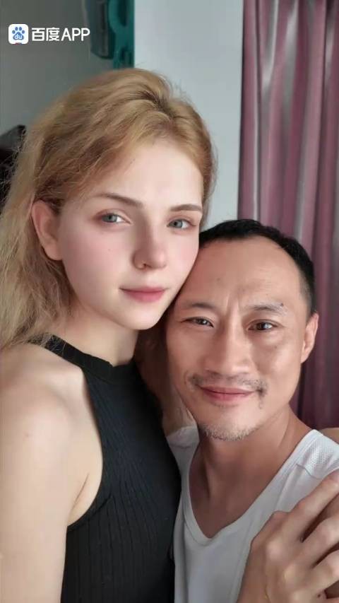 这一对是我关注的近百个外国媳妇之一，来自俄罗斯的莎莎和中国老公曹觉
