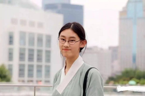 从诗词女神到普通学生：武亦姝的沉默，撕开了多少家长的焦虑
