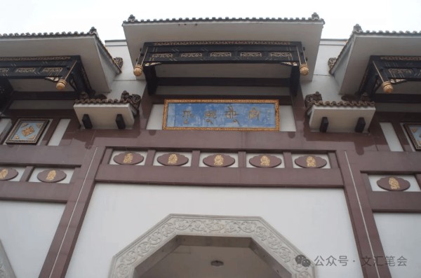 我一向不太喜欢新造的仿古建筑，但梵宫很特别 | 范慕尤