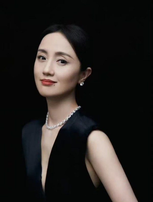 辛柏青发讣告，妻子朱媛媛去世，抗癌5年年仅51岁