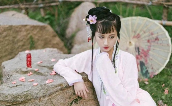 林黛玉死后留下2瓶茶叶，贾母见后潸然泪下，知道自己命不久矣