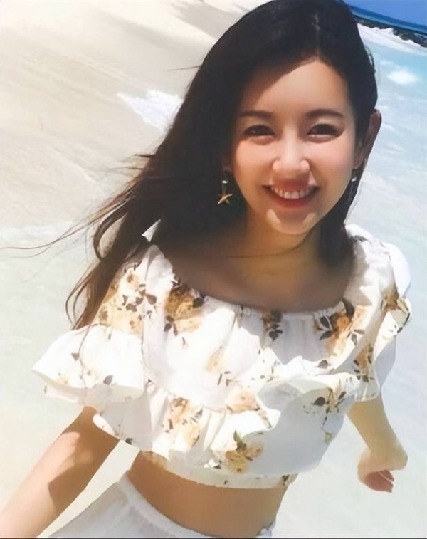 陈赫为妻子打码，41岁张子萱素颜美，网友炸锅：谁顶得住啊