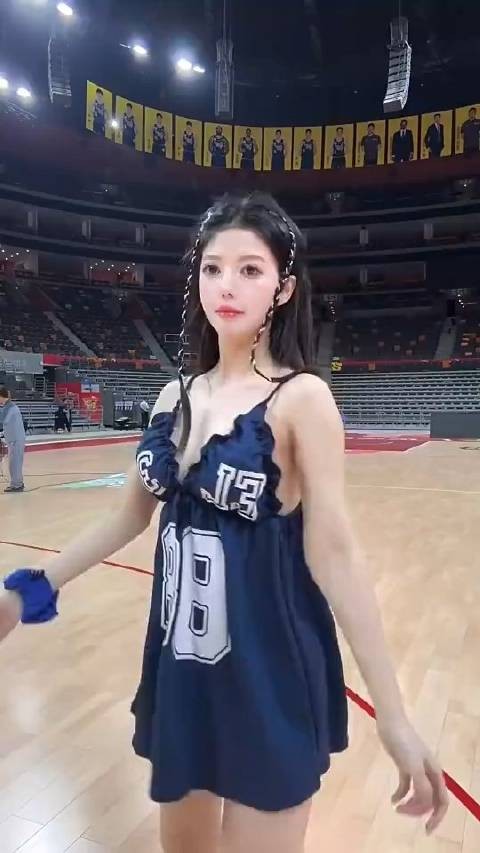 啦啦队小姐姐：Bro！这还拿不下你吗？