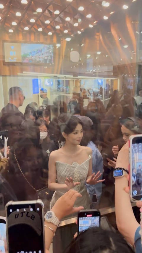 美丽精致的搞笑女人