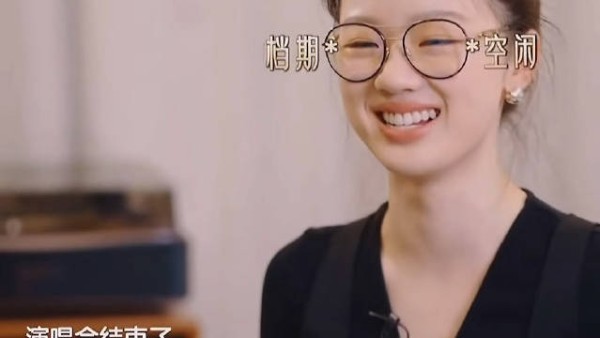 难道这就是一位实力派专业歌手的松弛感吗？ 为什么来2025歌手？