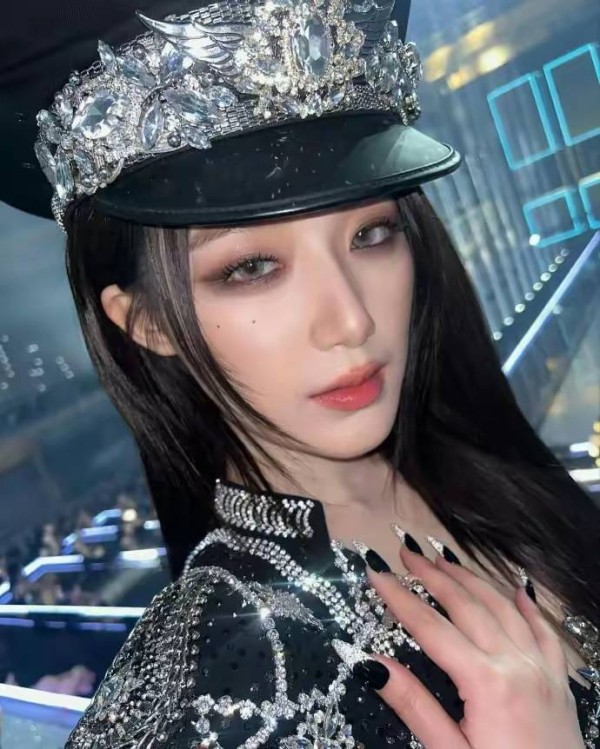 叶舒华：眼神里的故事，舞台上的“蛊王”魅力