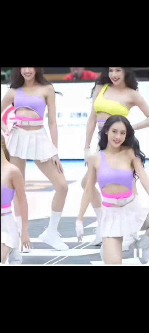 台湾女生拉拉队的优美，真是“面对金箍棒”呢！