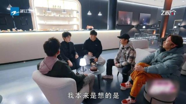 王俊凯原计划与董子健同看周杰伦演唱会，因工作原因取消