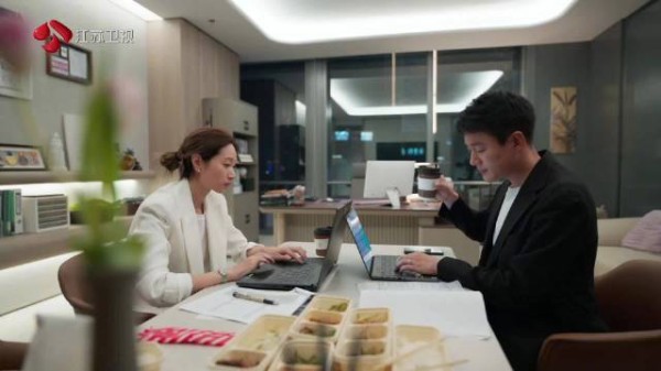 佟大为新剧角色资料丢失,沈佳妮相助连夜重拟