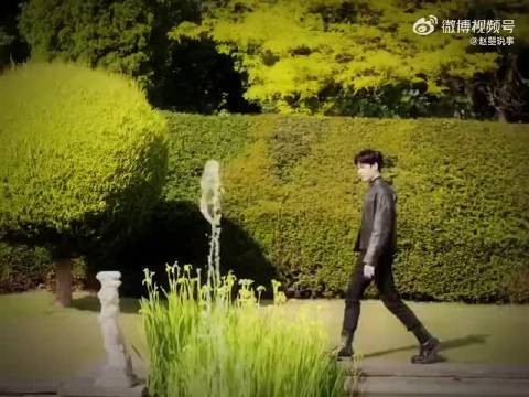 我不允许还有人没看到龚俊摩登复古格调 这组大片!