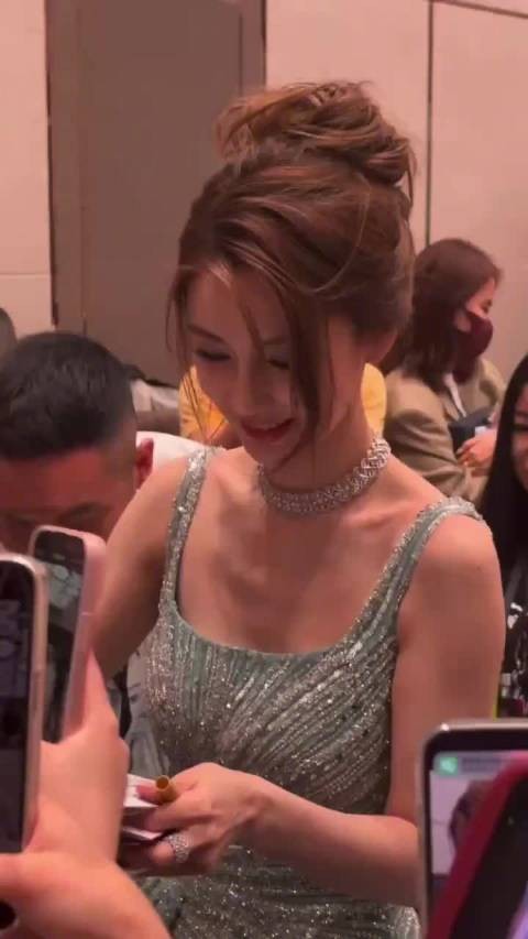 打开这个视频,真的会震惊于@angelababy 的美貌