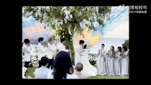 赵磊和粉丝分享了自己的婚礼Vlog,在创飞粉丝这个赛道上越走越远,真服了