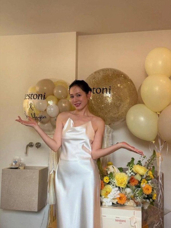 孙艺珍晒辣妈全身照，肩颈线条和小腹超漂亮，肌肤透亮散发健康美