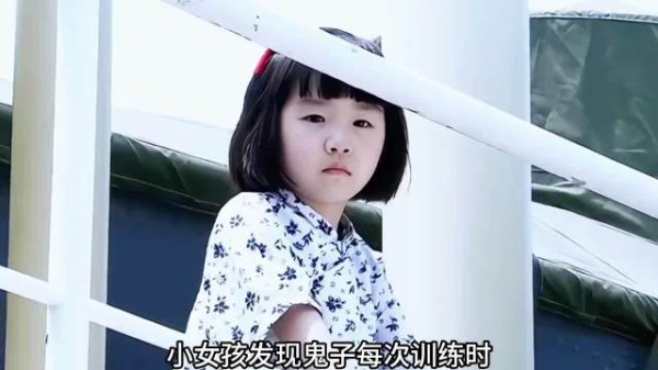 女孩一个操作就将鬼子们给整惨了