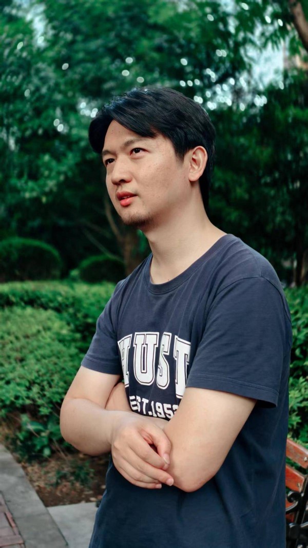人民日报为他打CALL，爆火的“湖北伢”刘楚昕说：我终于有机会当众致谢初恋女友！