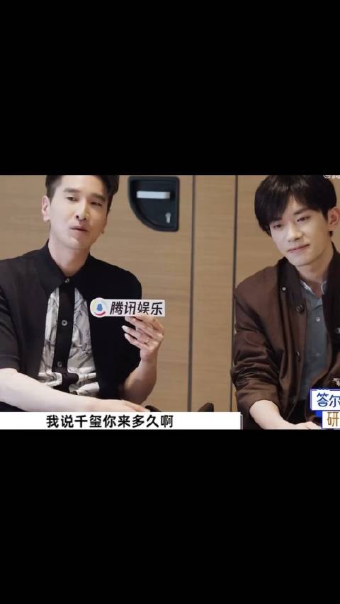 赵又廷模仿易烊千玺模仿的太像了吧，不愧是凭整容式演技出圈的！