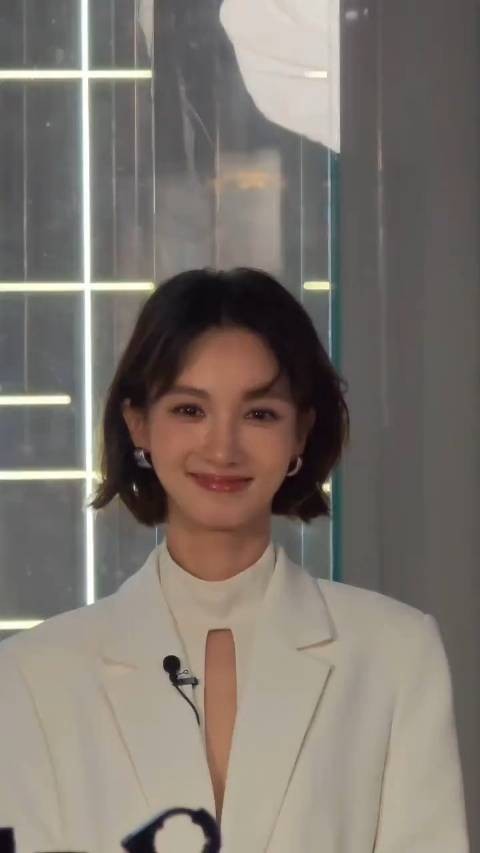 短发猫猫不仅可爱 还帅到我了 直接喊一声老公