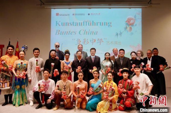 “多彩中华”文艺演出亮相柏林