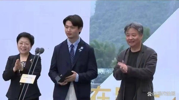刘楚昕是谁？作家圈查无此人，文学大佬们为何力挺