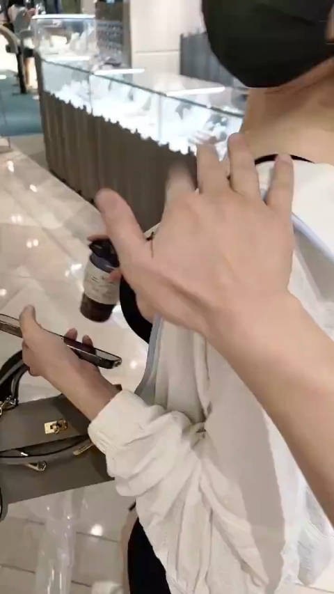湾湾的妹子真开放 这样穿就出门