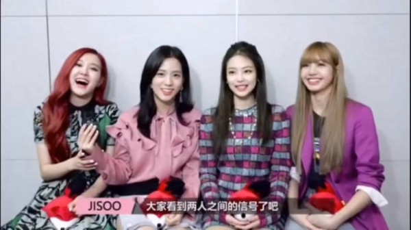 blackpink互夸对方素颜漂亮 夸莎素颜像宝宝