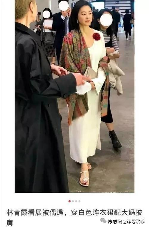 71岁林青霞被偶遇，穿着朴素，大妈味十足，面对衰老从容又洒脱