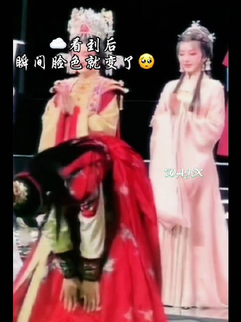 “爱是她因为担心而变严肃的模样” 如果爱一个人的眼神可以掩藏起来