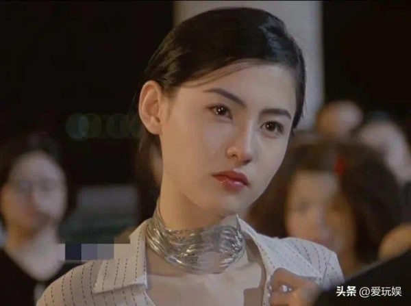 张柏芝现实长什么样？路人镜头才是照妖镜，怪不得都说王菲比不过