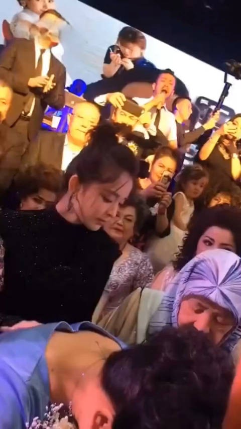 怪不得娜扎这么漂亮,原来是随了她妈妈!